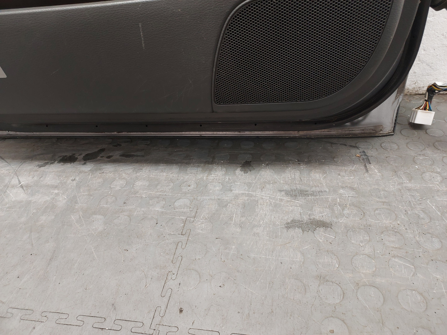 Дверь передняя левая