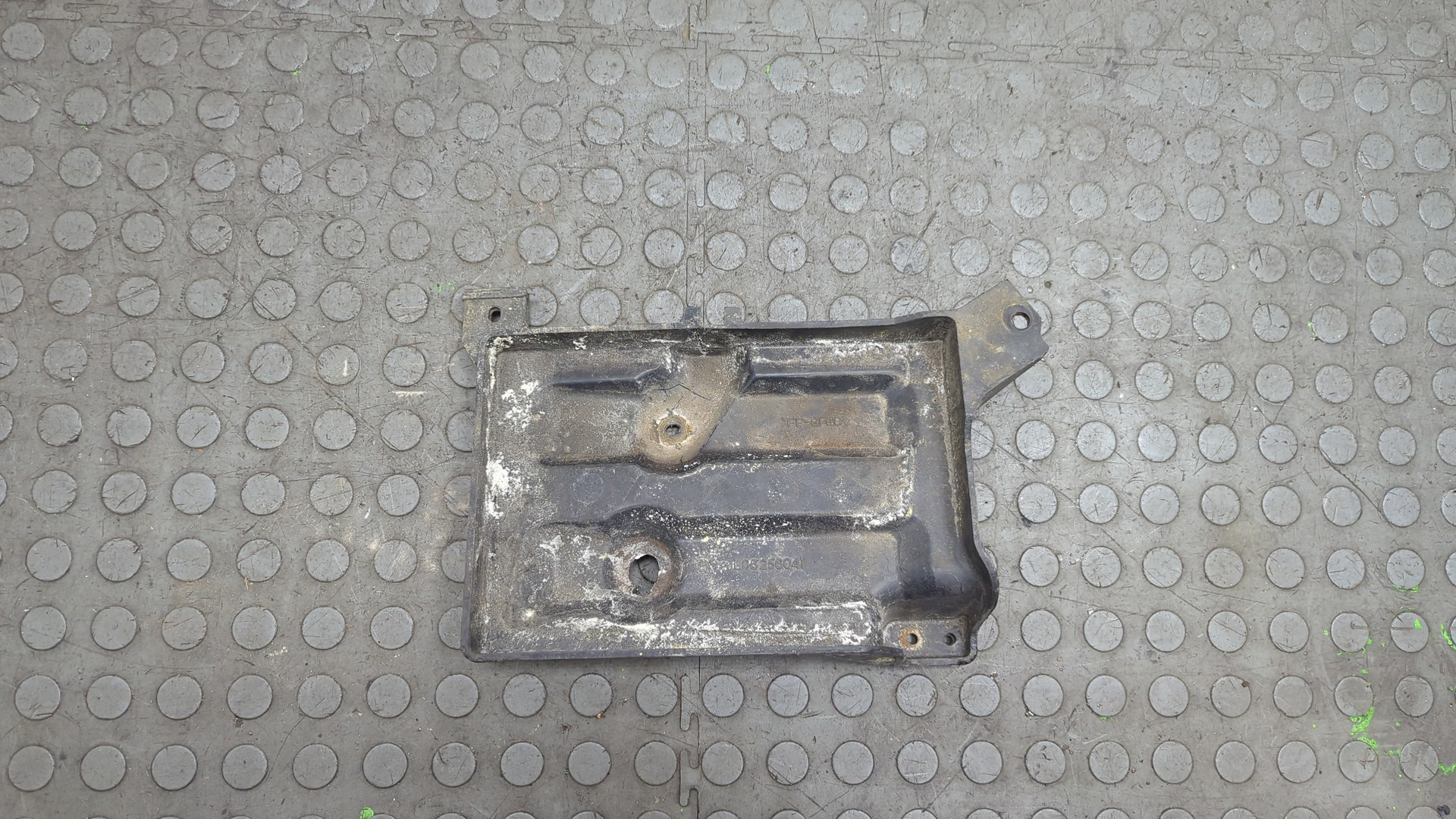 Площадка под аккумулятор (АКБ)