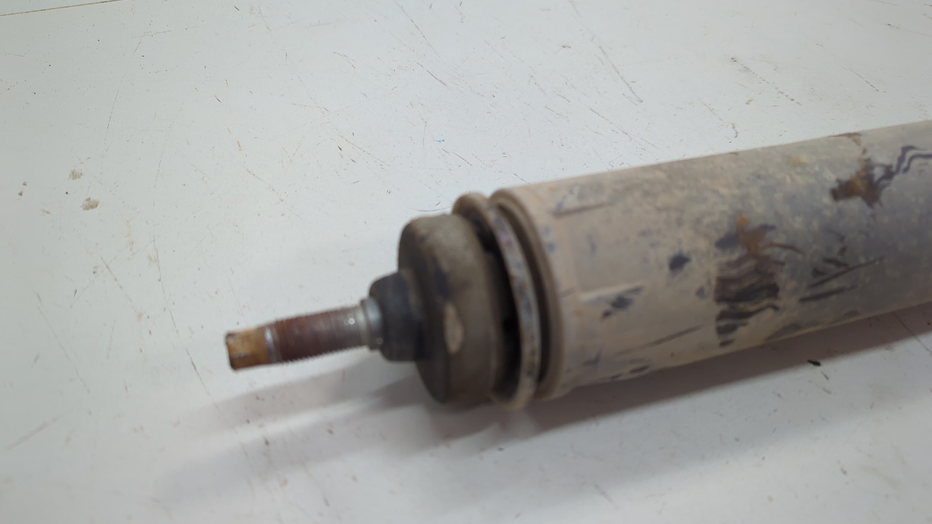 Амортизатор задний (стойка)