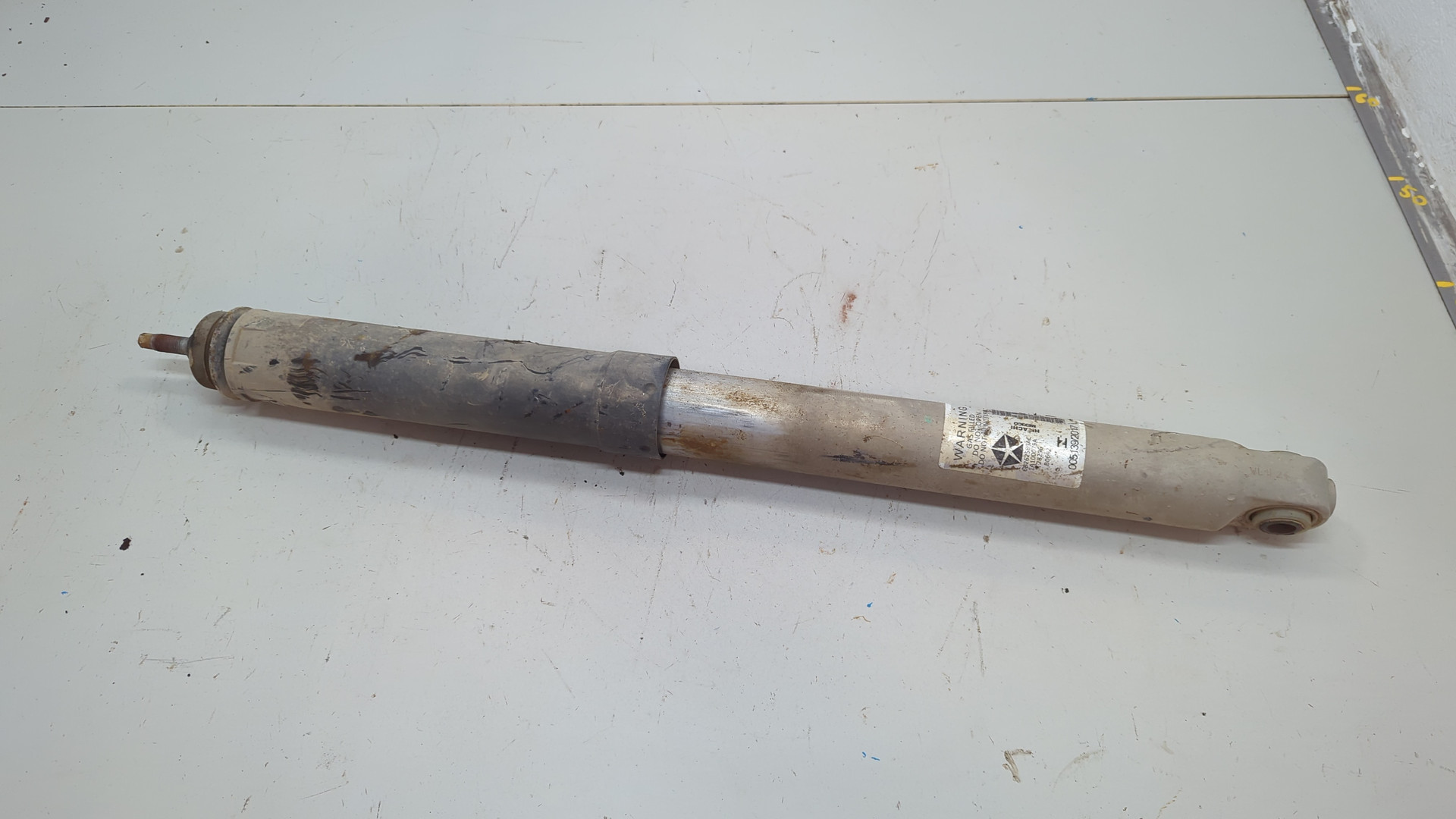 Амортизатор задний (стойка)