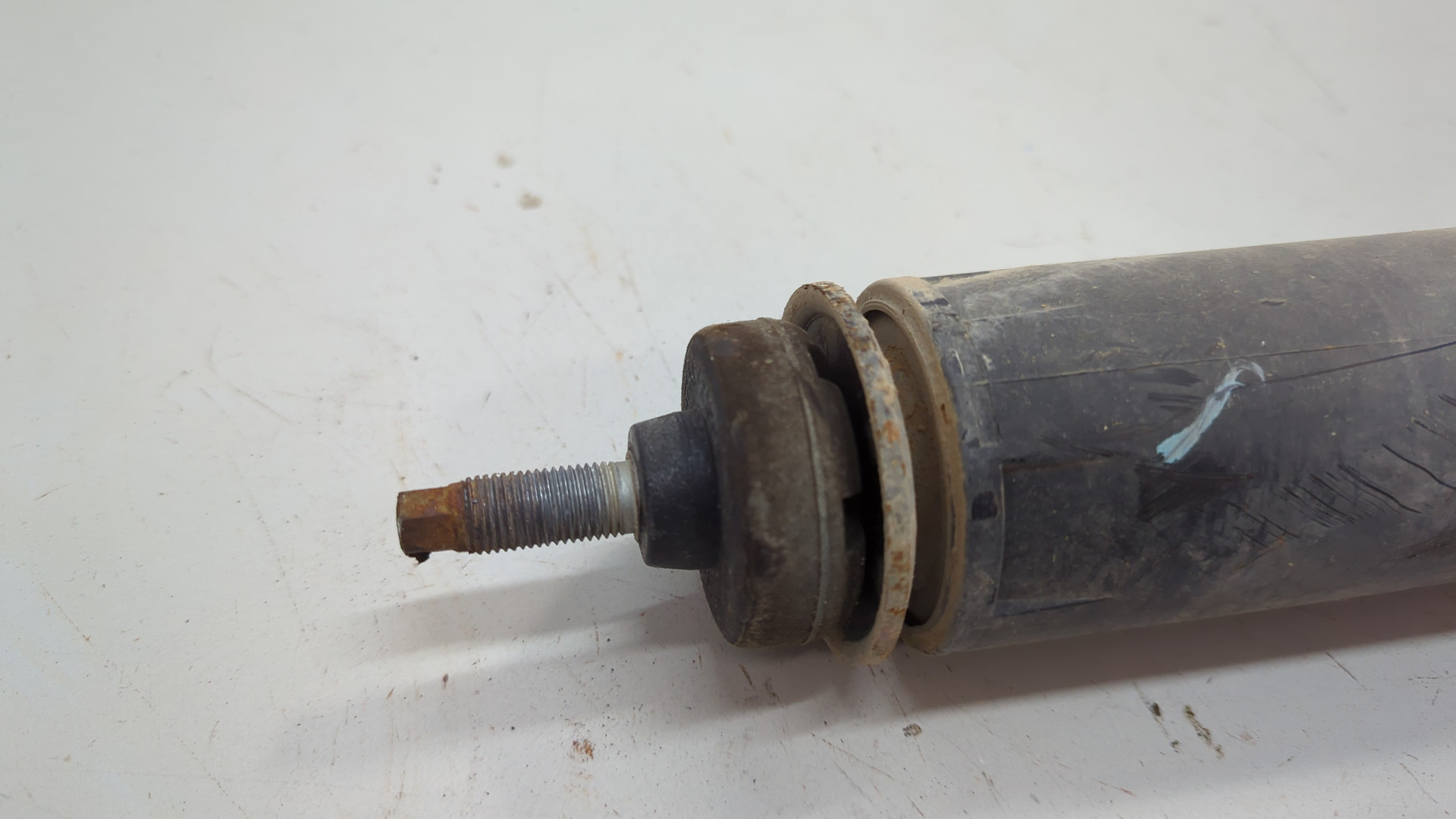 Амортизатор задний (стойка)