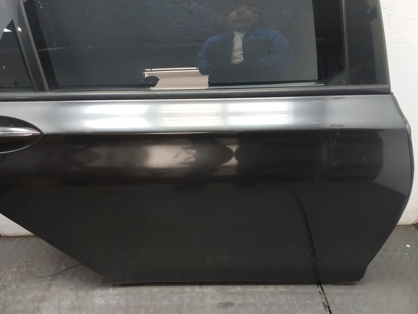 Дверь задняя правая