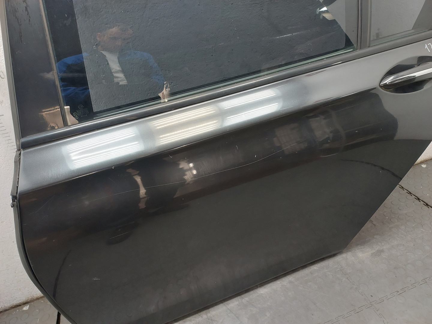 Дверь задняя левая