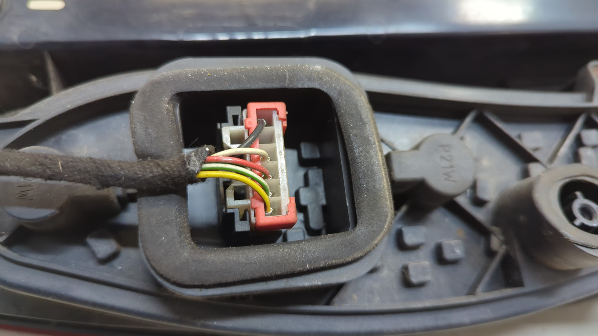 Фонарь задний левый