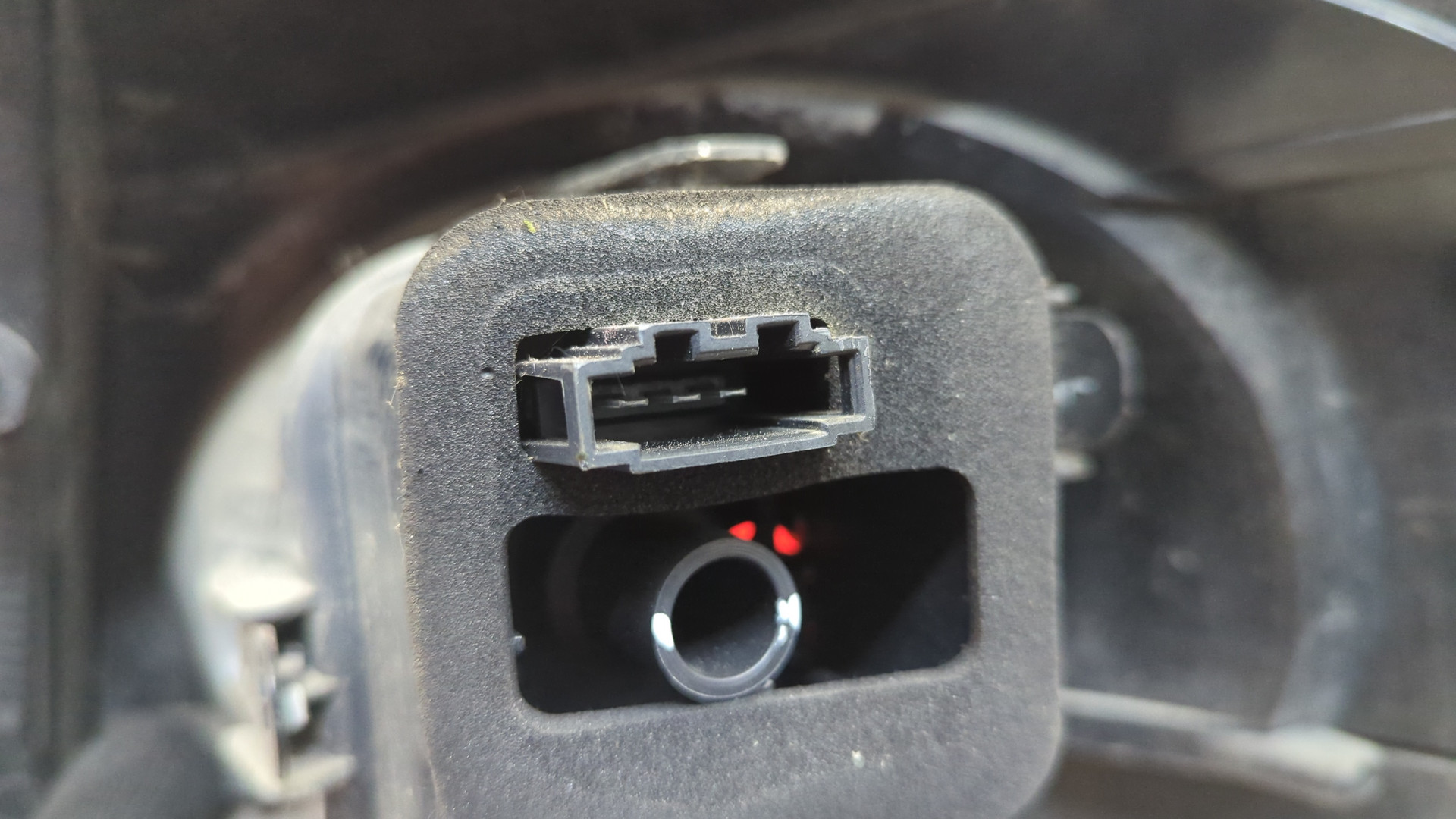 Фонарь задний левый