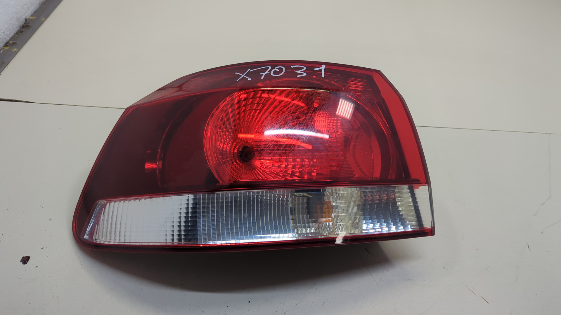 Фонарь задний левый