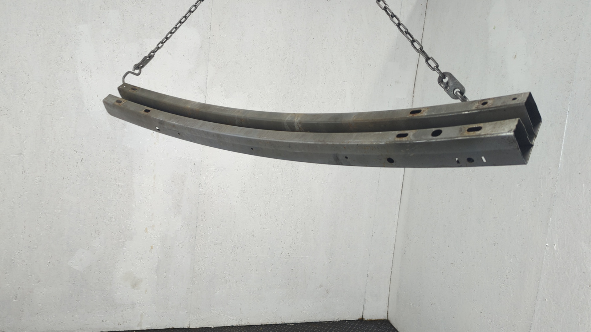 Усилитель заднего бампера