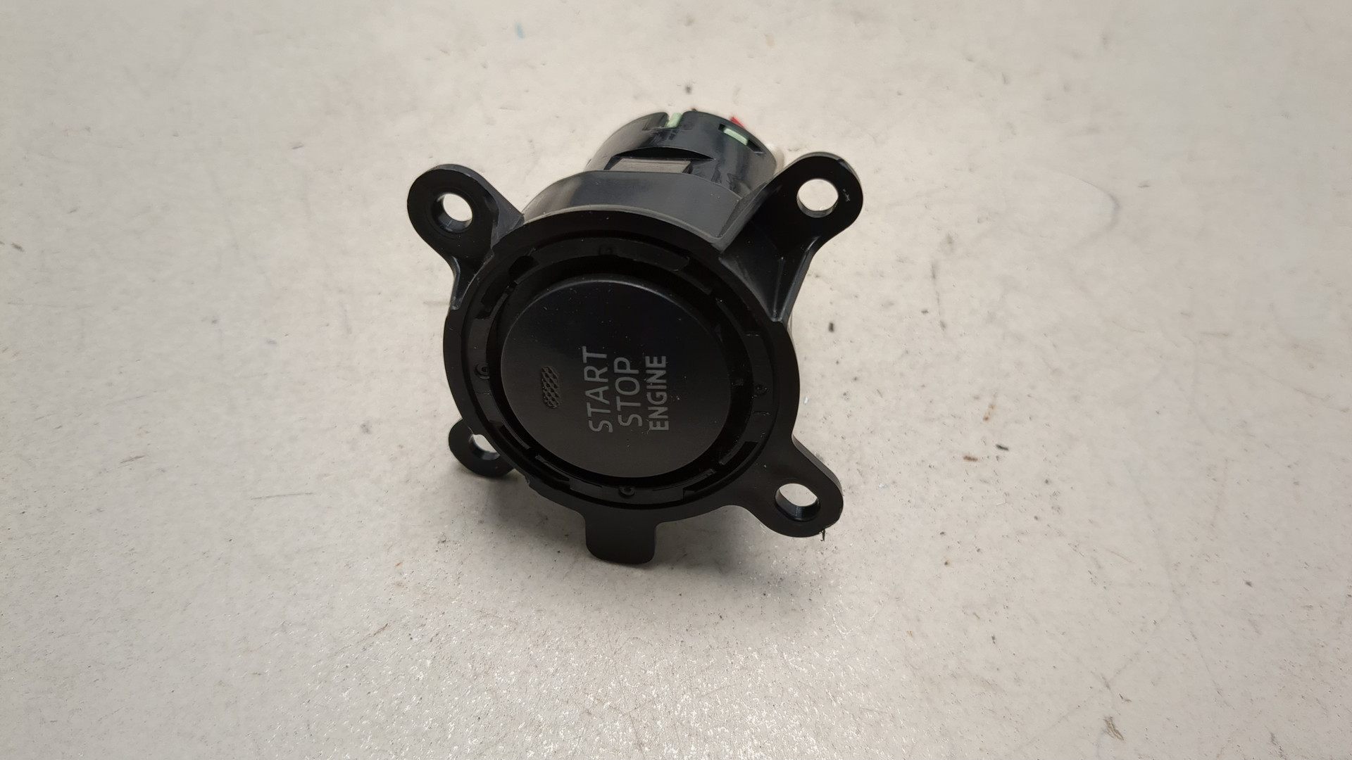 Кнопка запуска двигателя