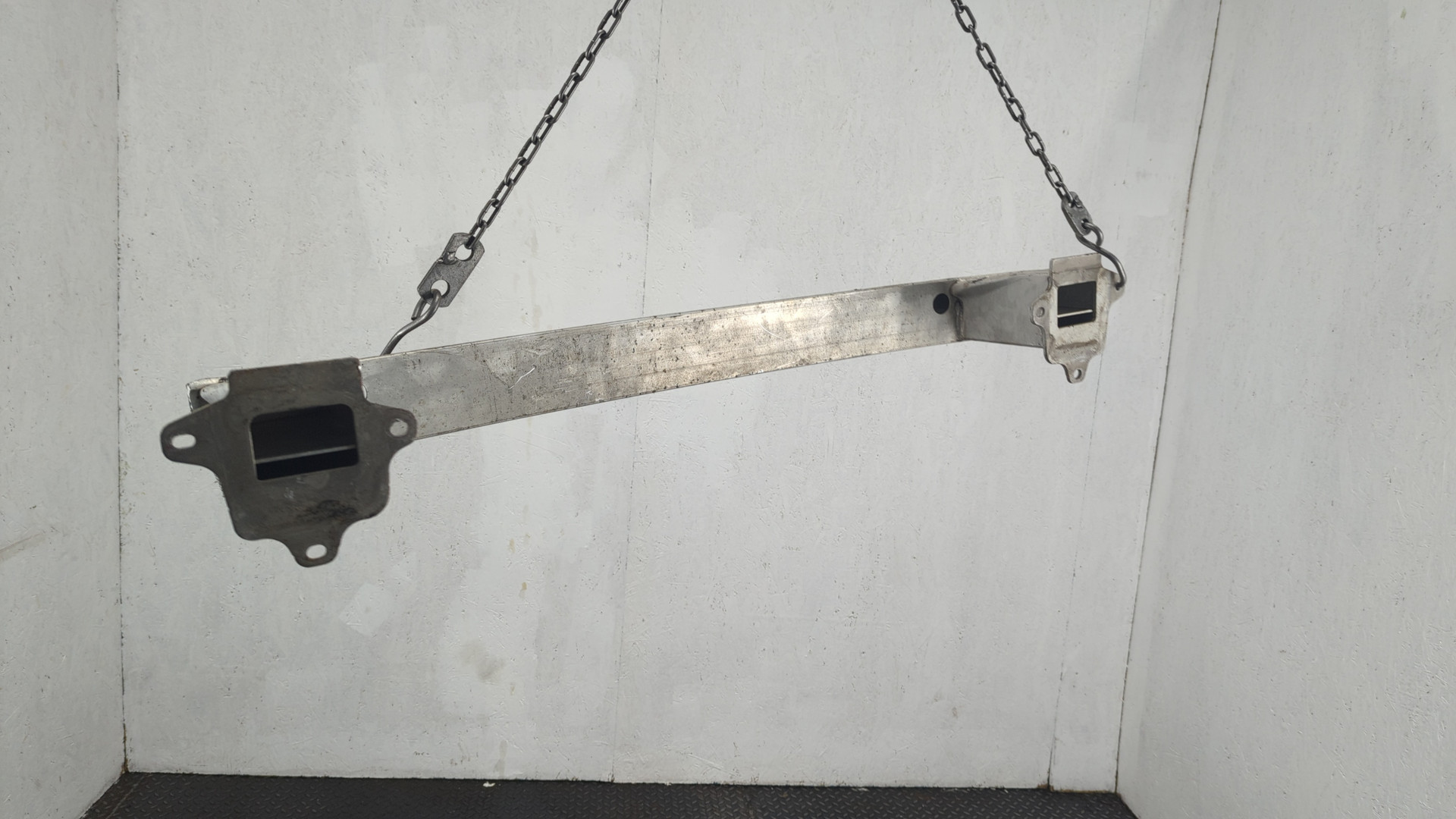 Усилитель заднего бампера