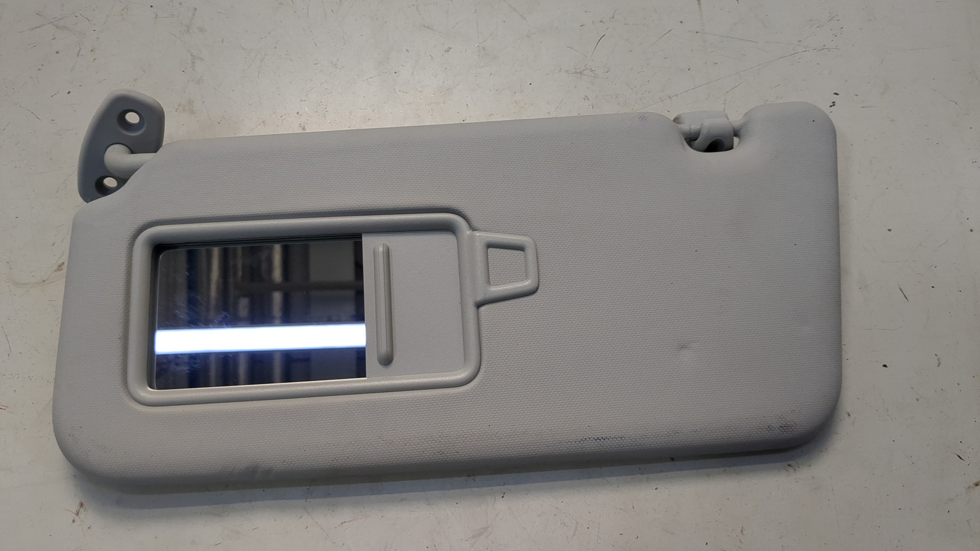 Козырек солнцезащитный