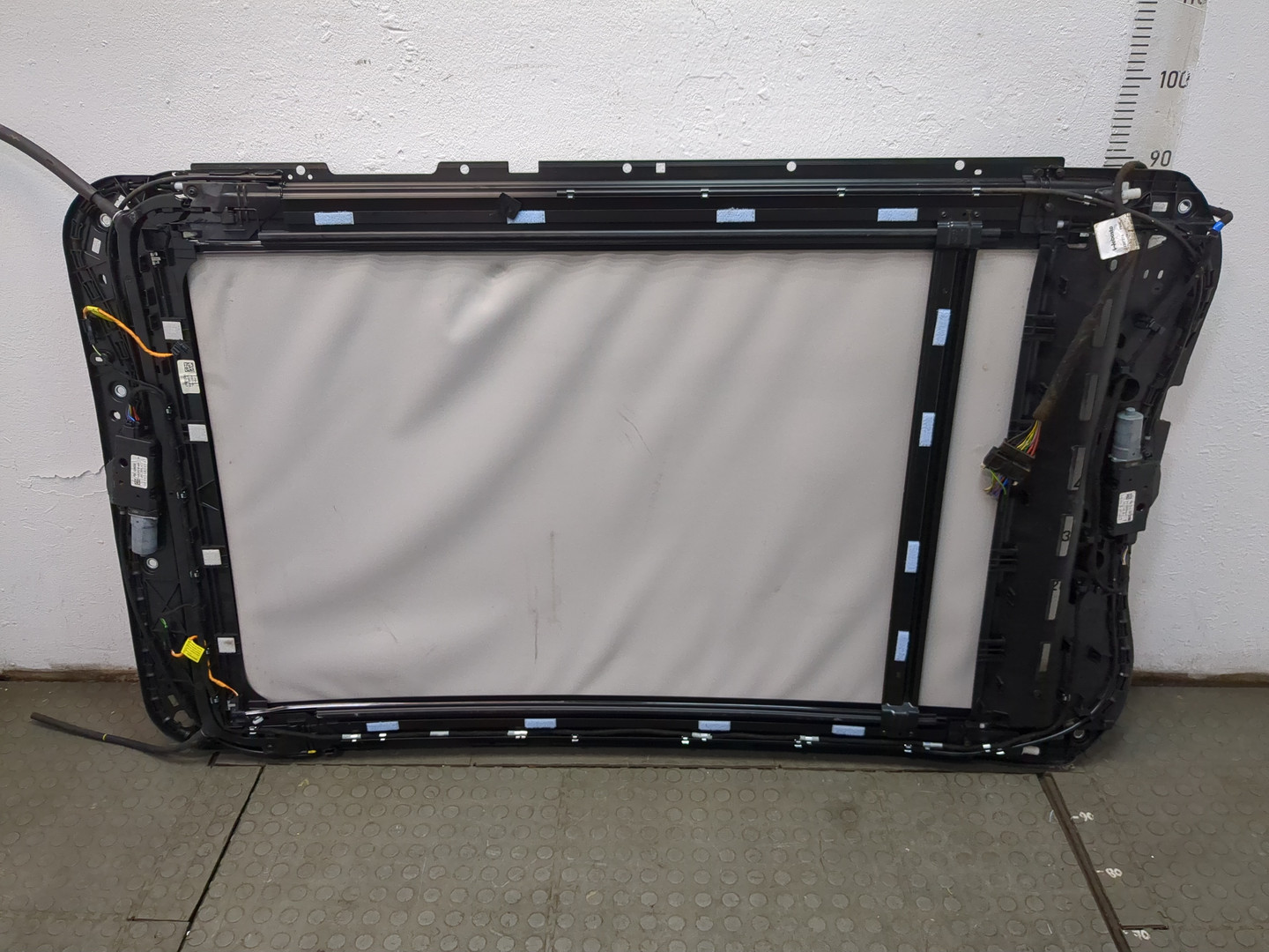 Люк в сборе электрический