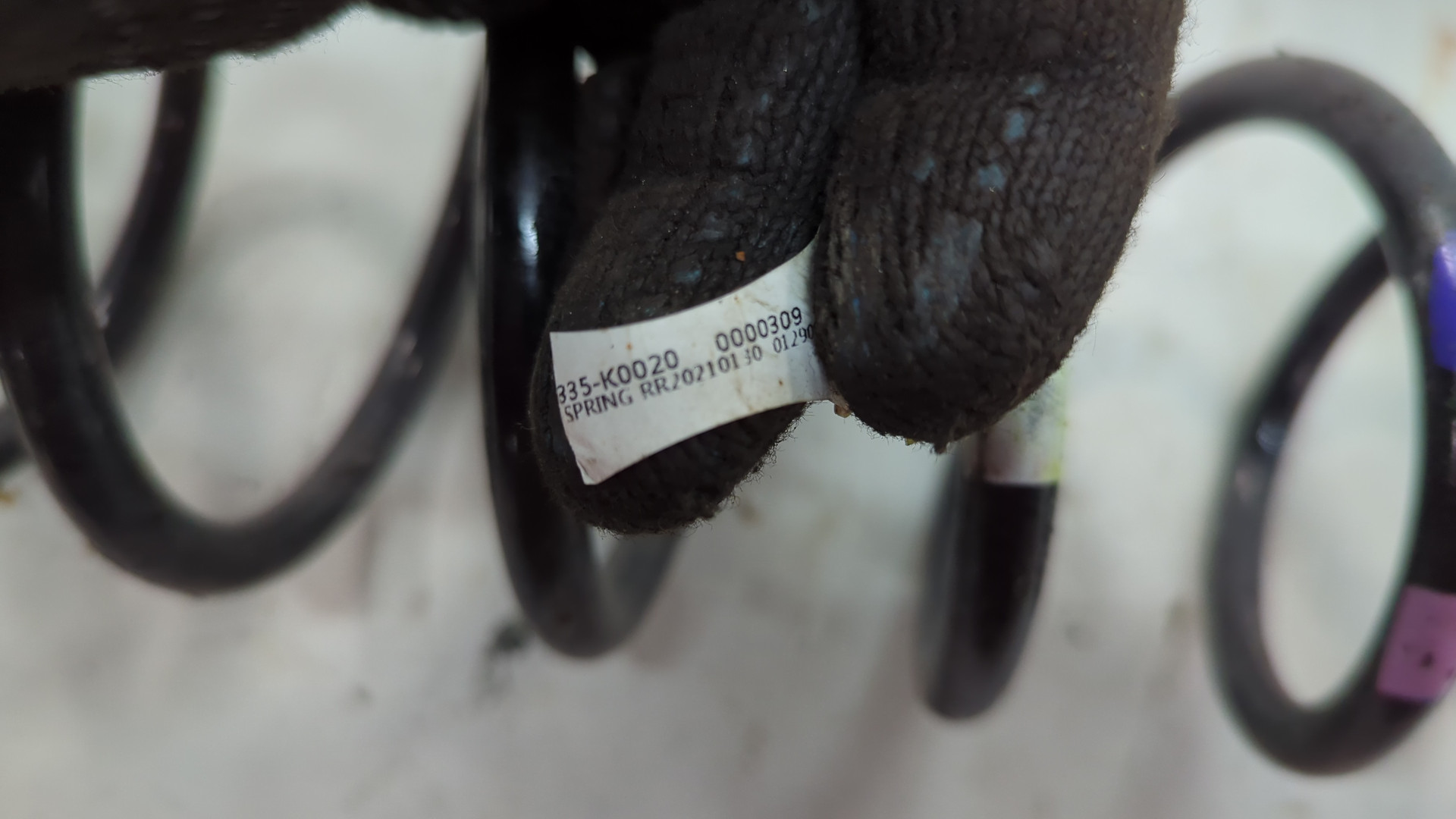 Пружина задняя