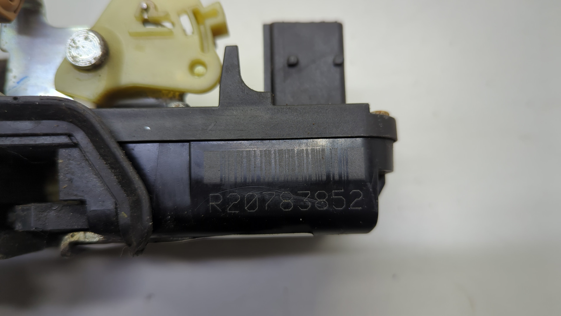 Замок двери передней правой