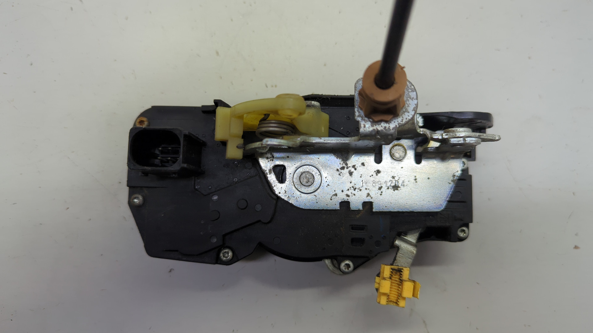 Замок двери передней правой