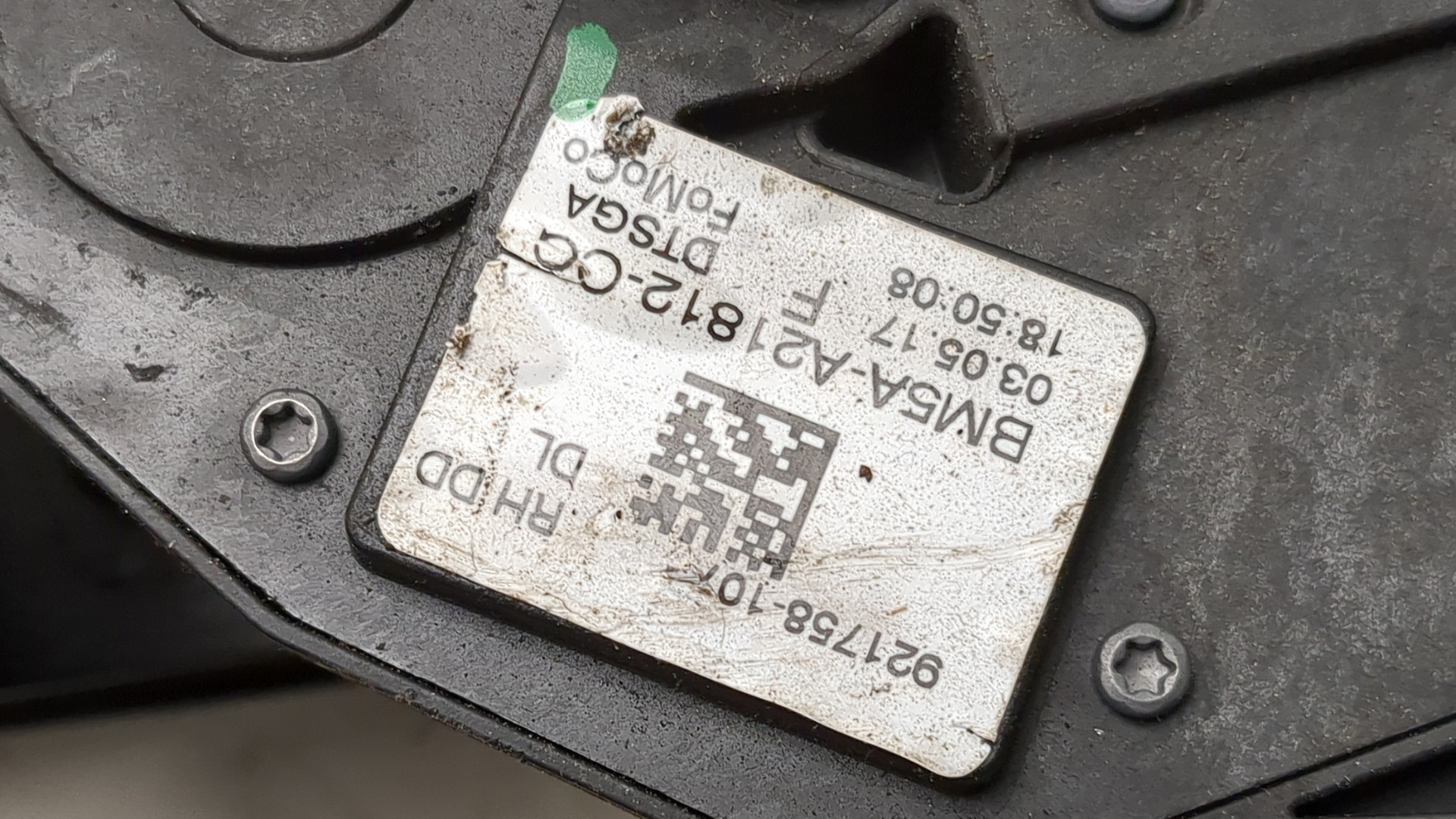 Замок двери передней правой