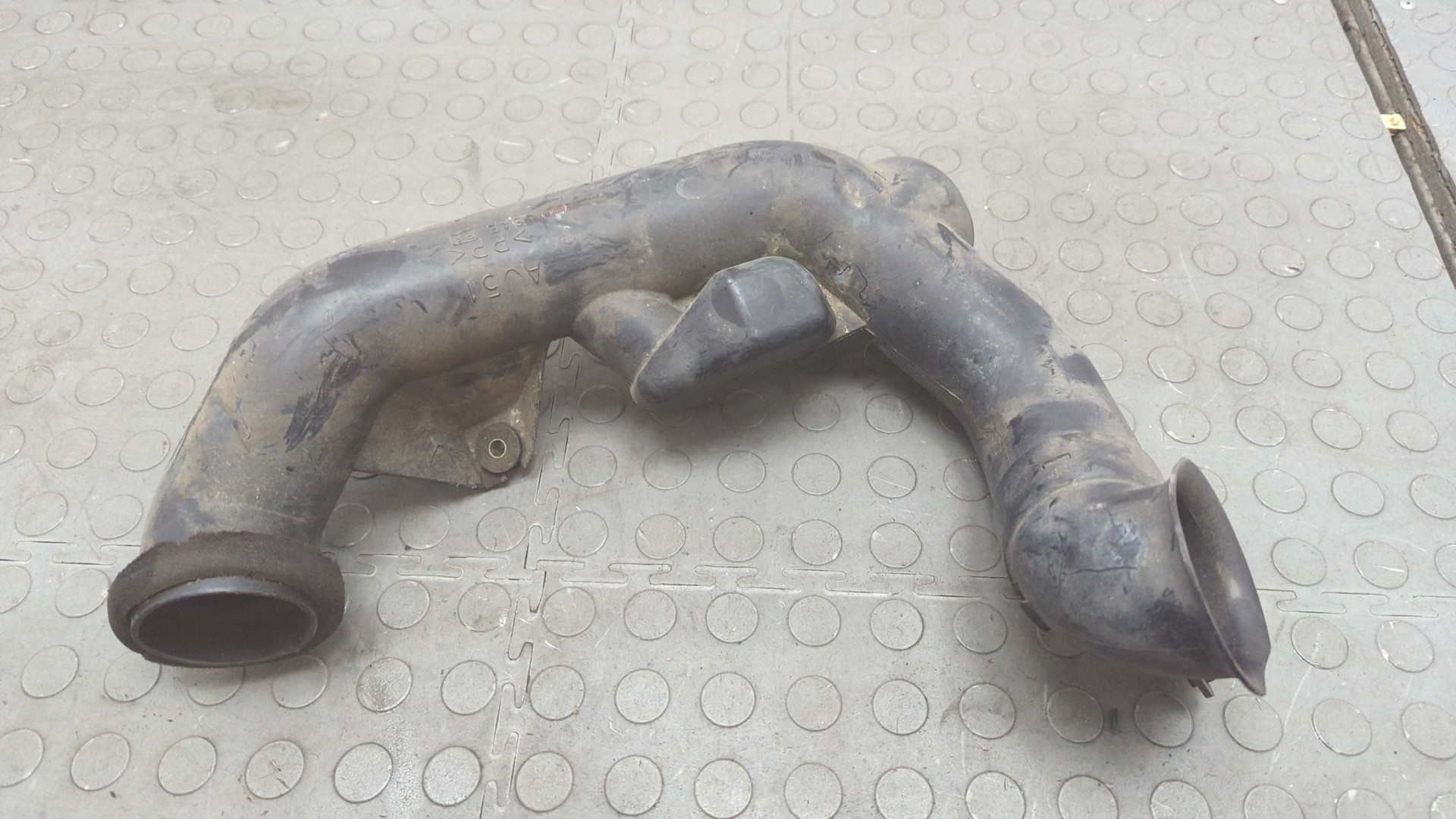 Патрубок воздушного фильтра