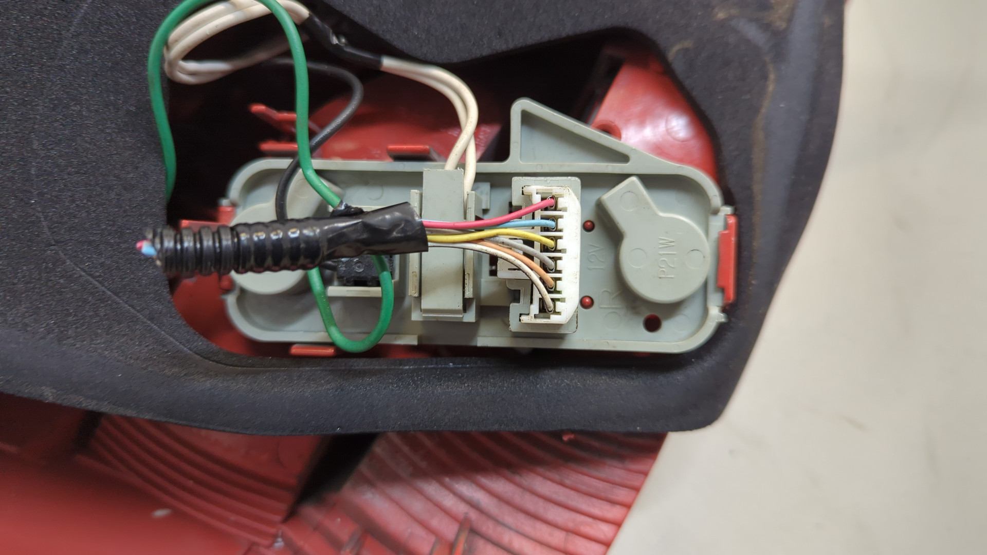 Фонарь задний правый