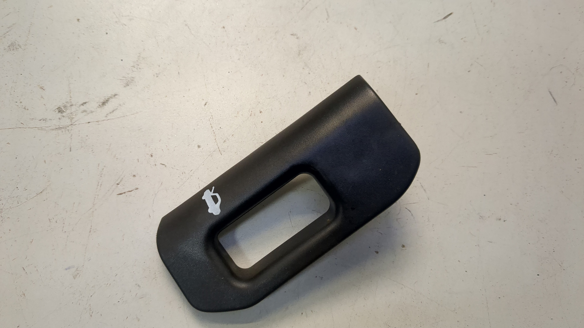 Ручка открывания капота