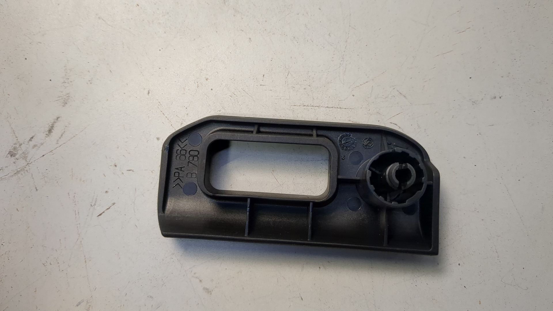 Ручка открывания капота