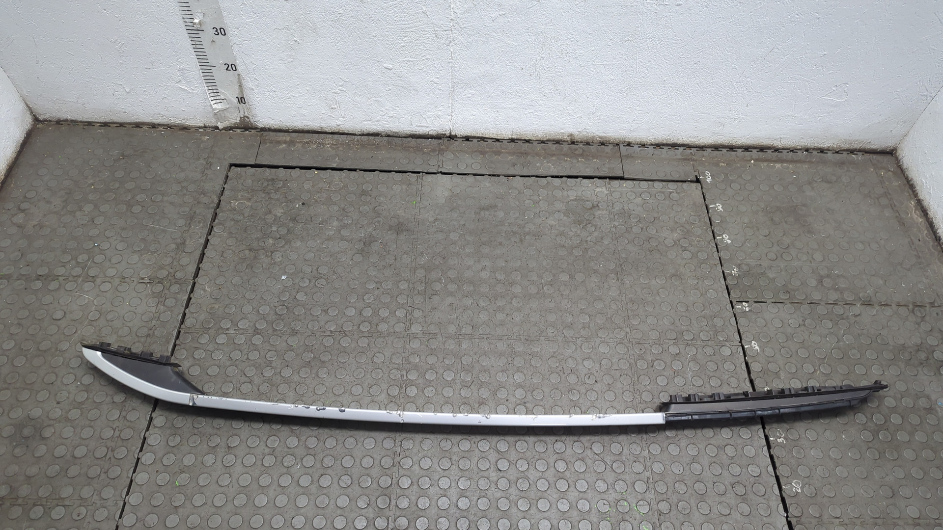 Рейлинг (релинг) правый (планка на крышу)