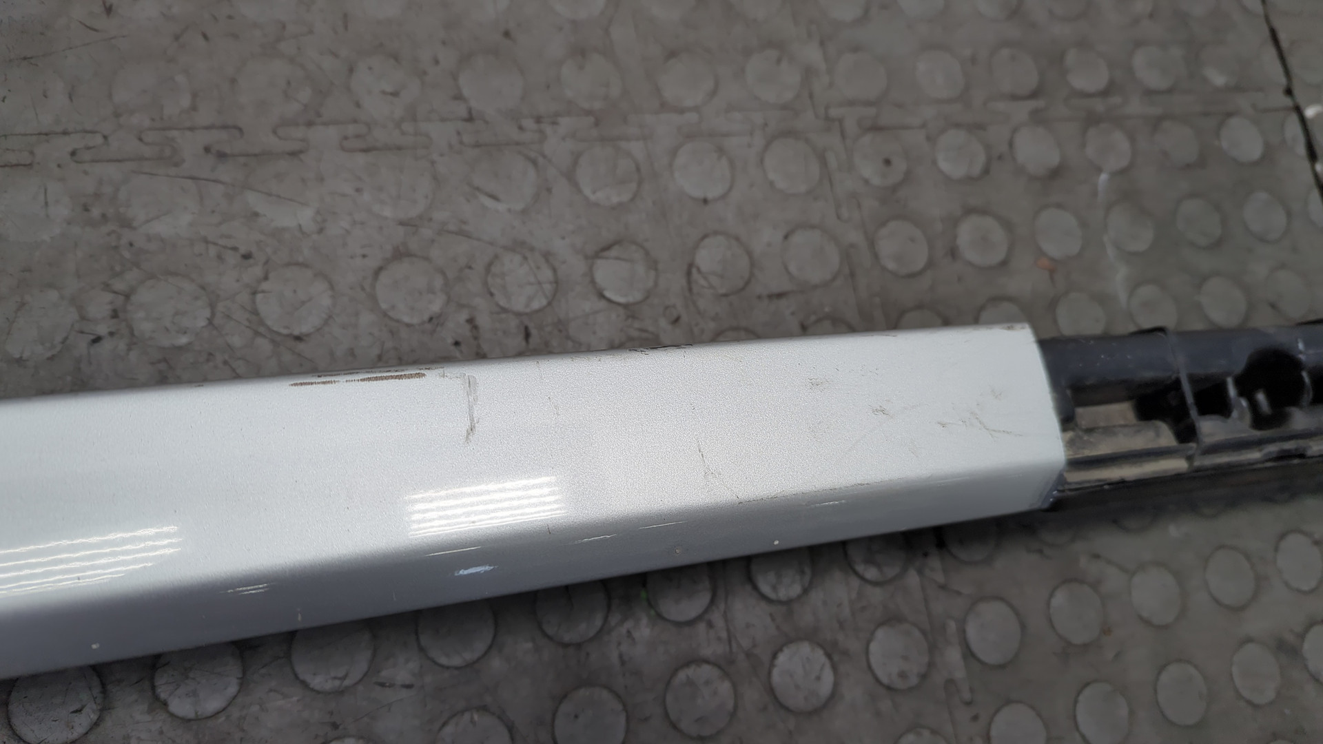 Рейлинг (релинг) правый (планка на крышу)