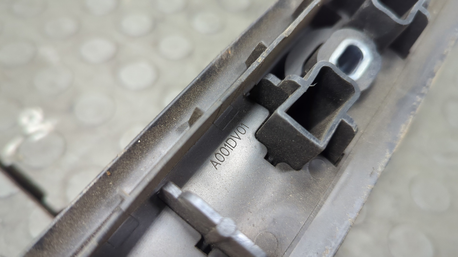 Рейлинг (релинг) правый (планка на крышу)