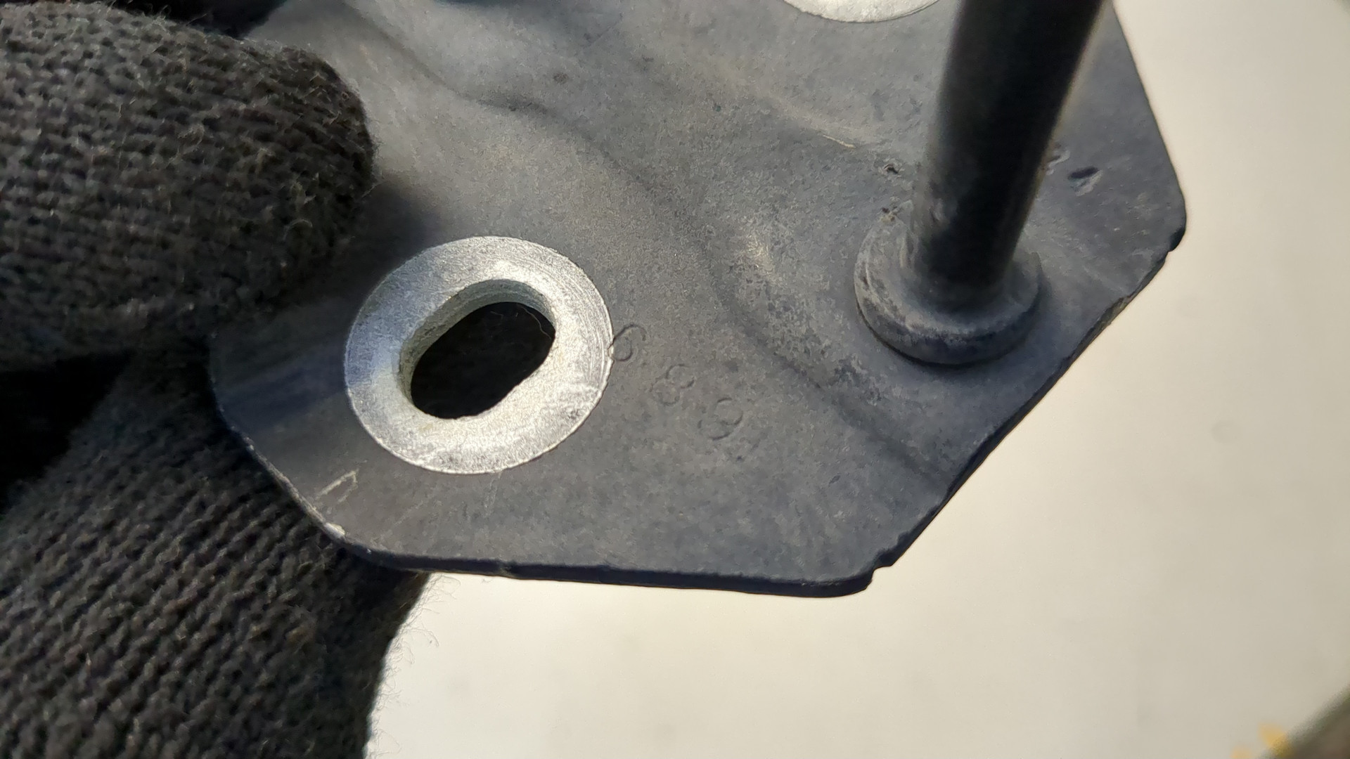 Петля капота