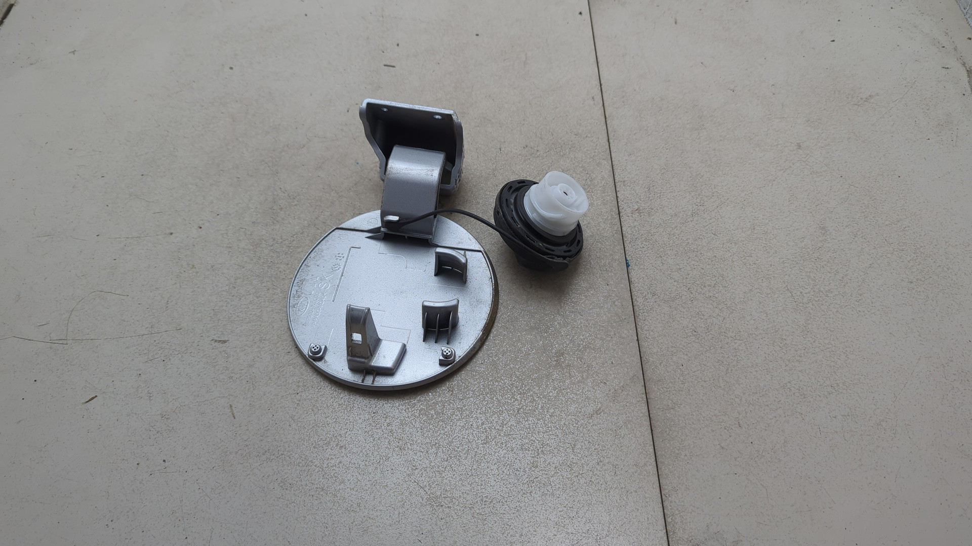 Лючок бензобака