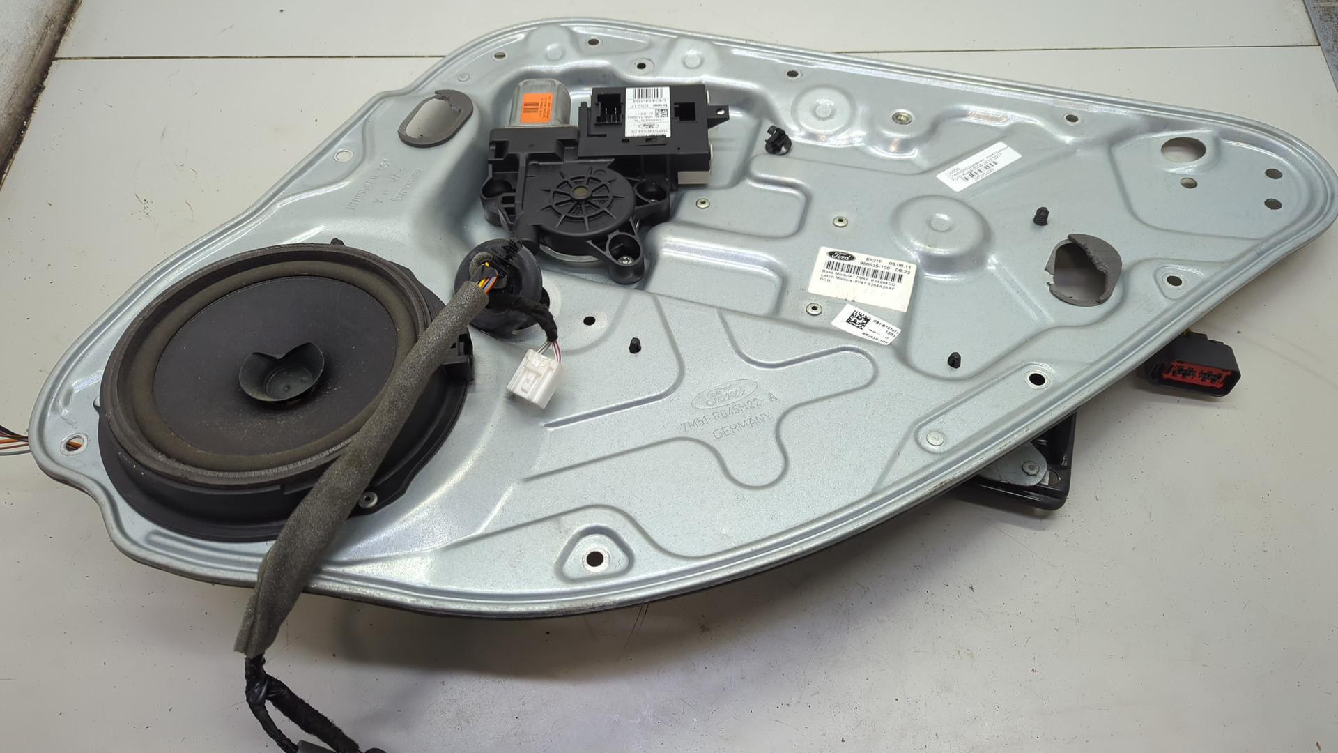 Стеклоподъемник электр. задний правый