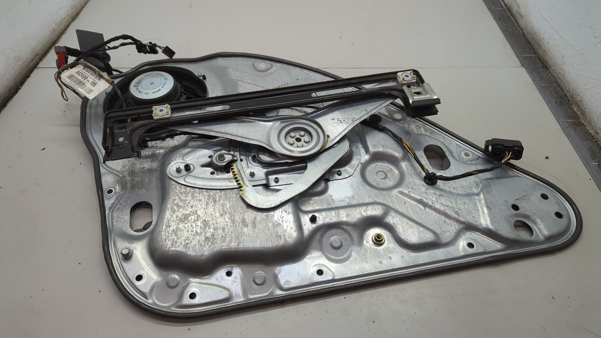 Стеклоподъемник электр. задний правый