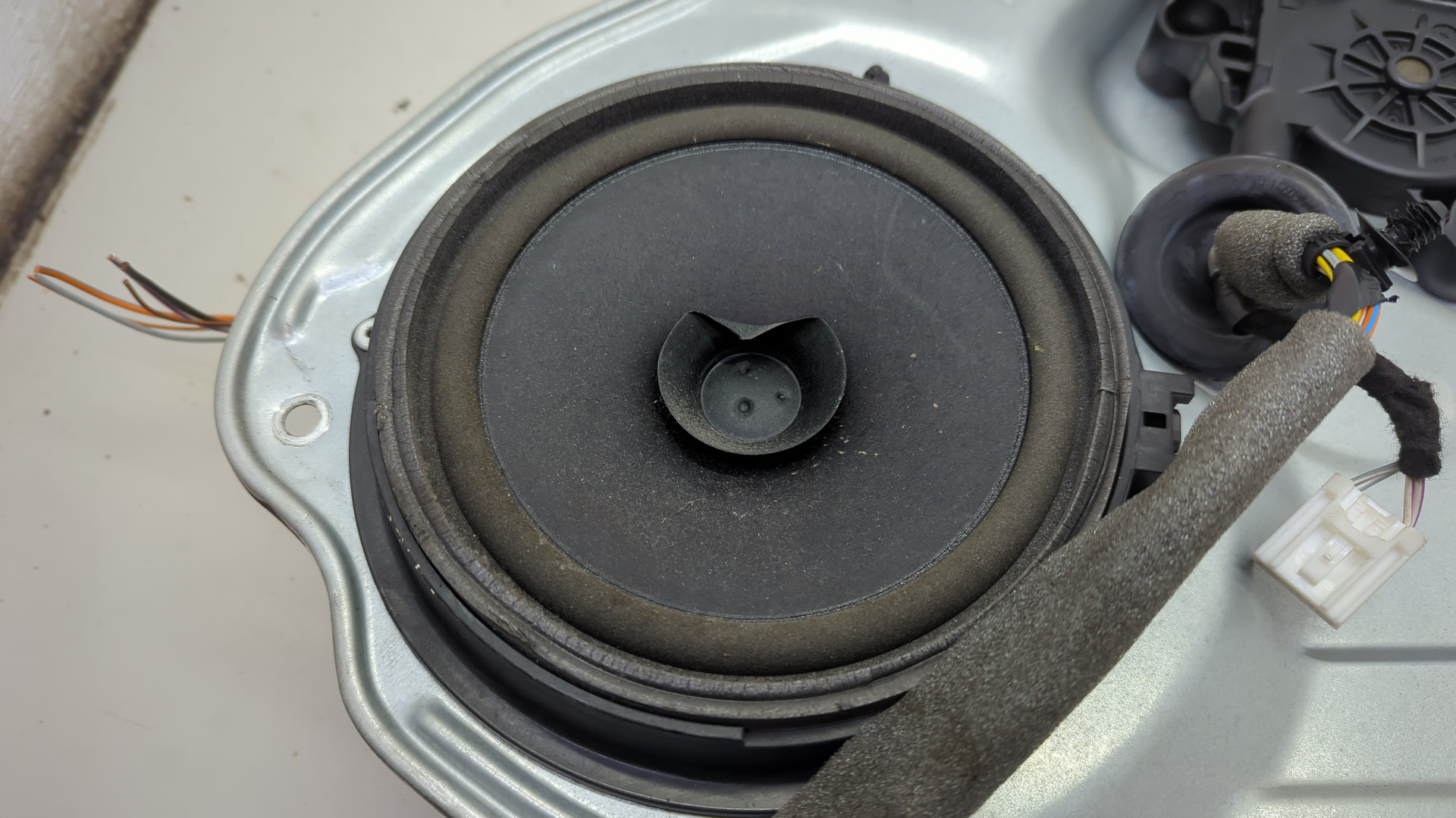 Стеклоподъемник электр. задний правый