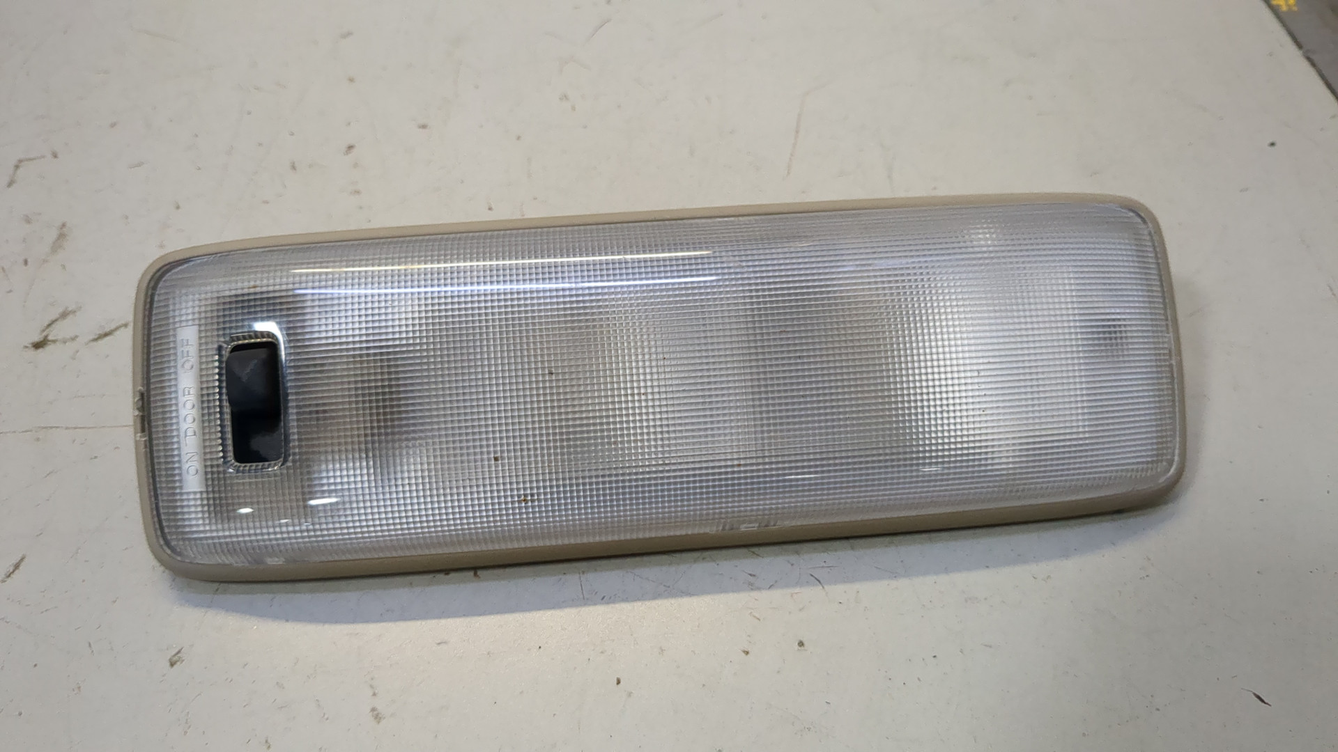 Плафон салонный