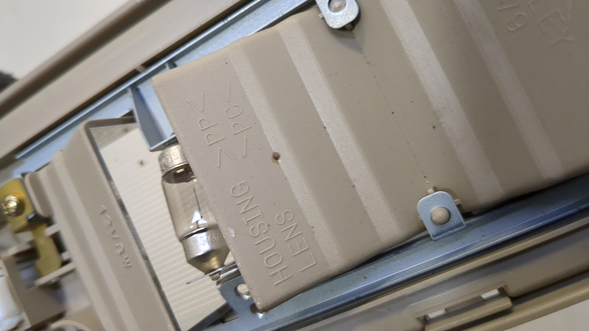 Плафон салонный