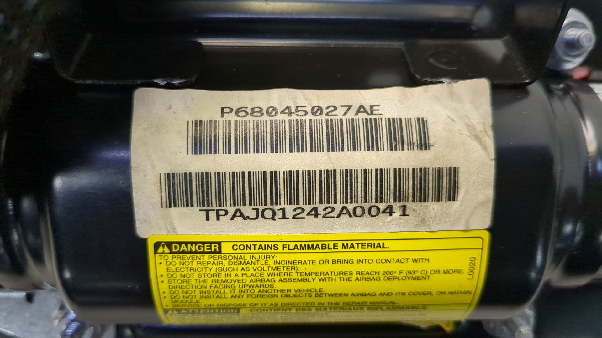 Подушка безопасности пассажирская (в торпедо)