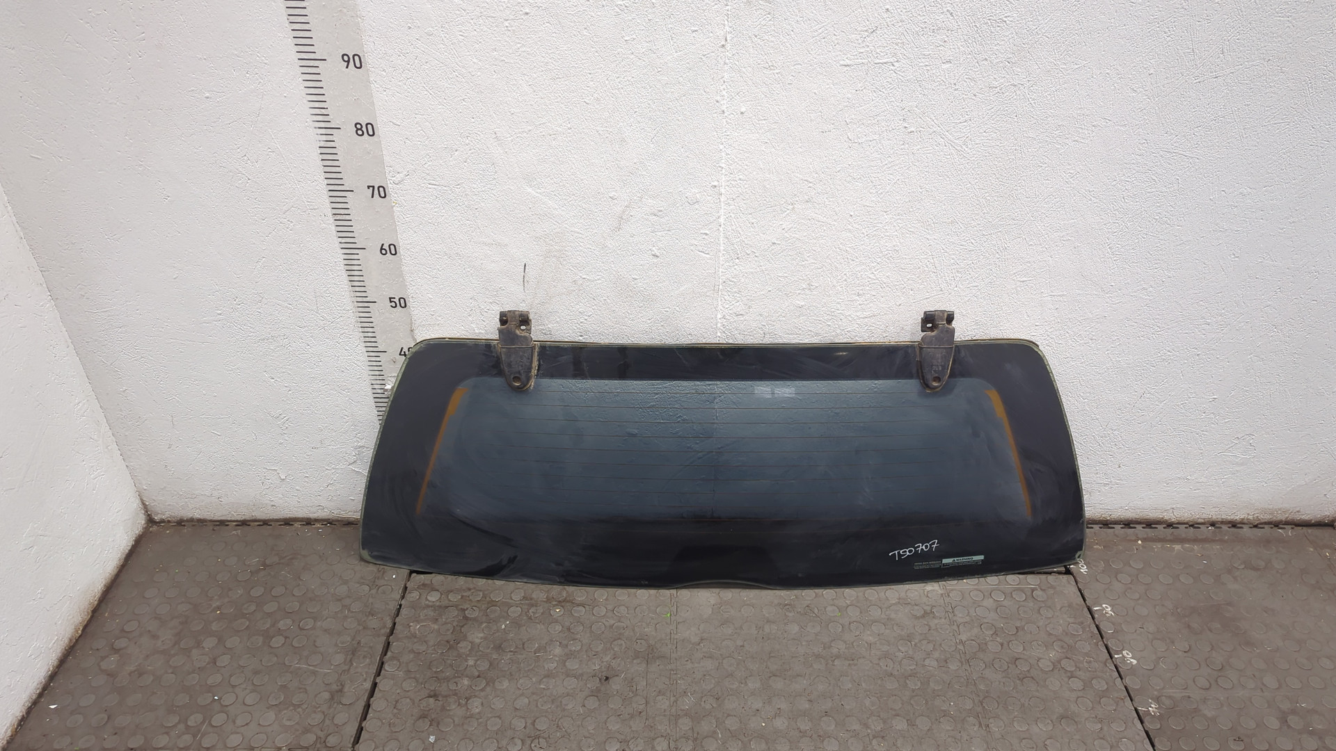 Стекло заднее