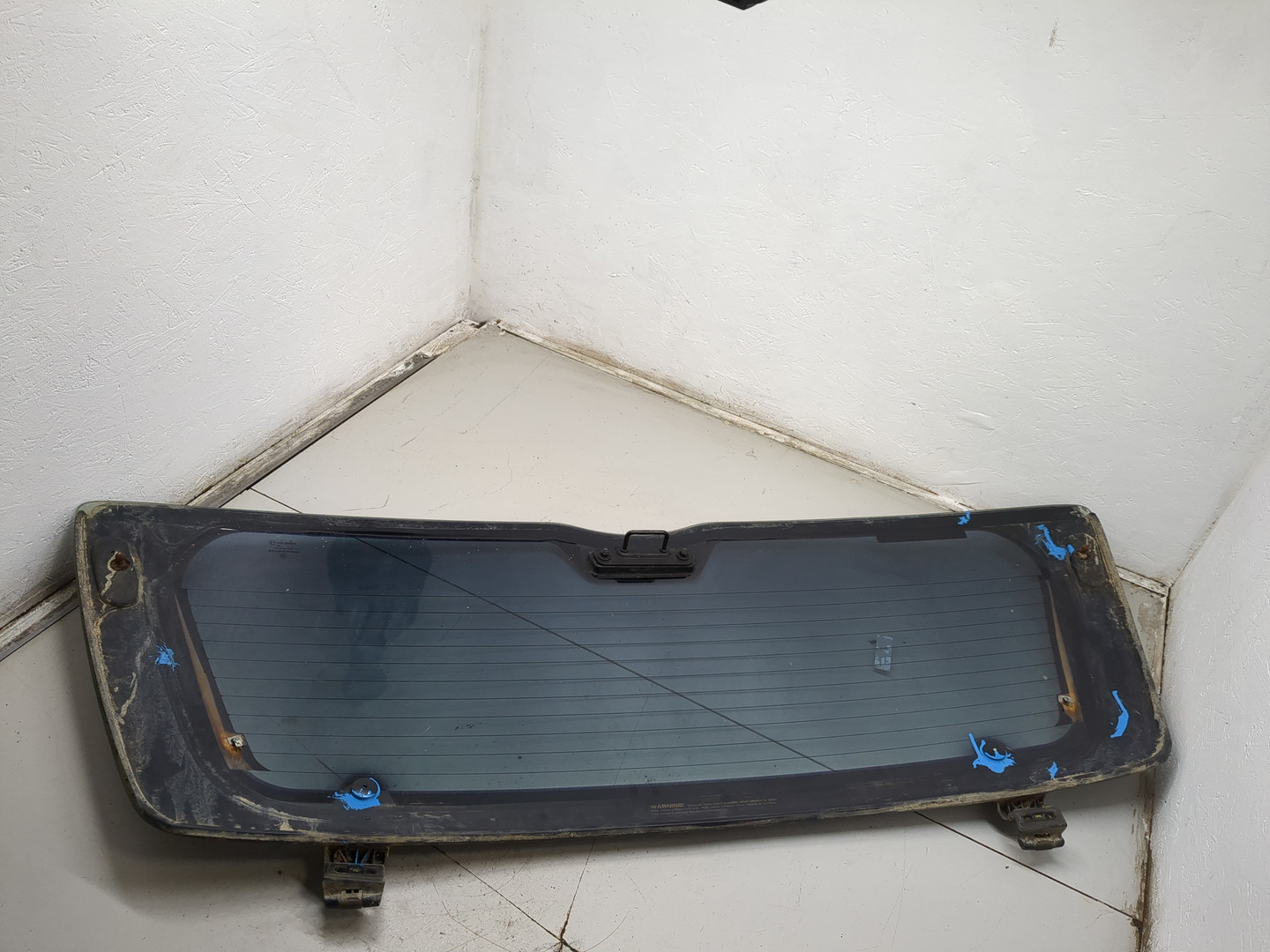 Стекло заднее