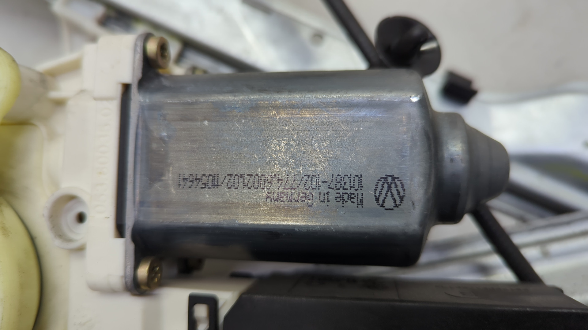 Стеклоподъемник электр. передний правый