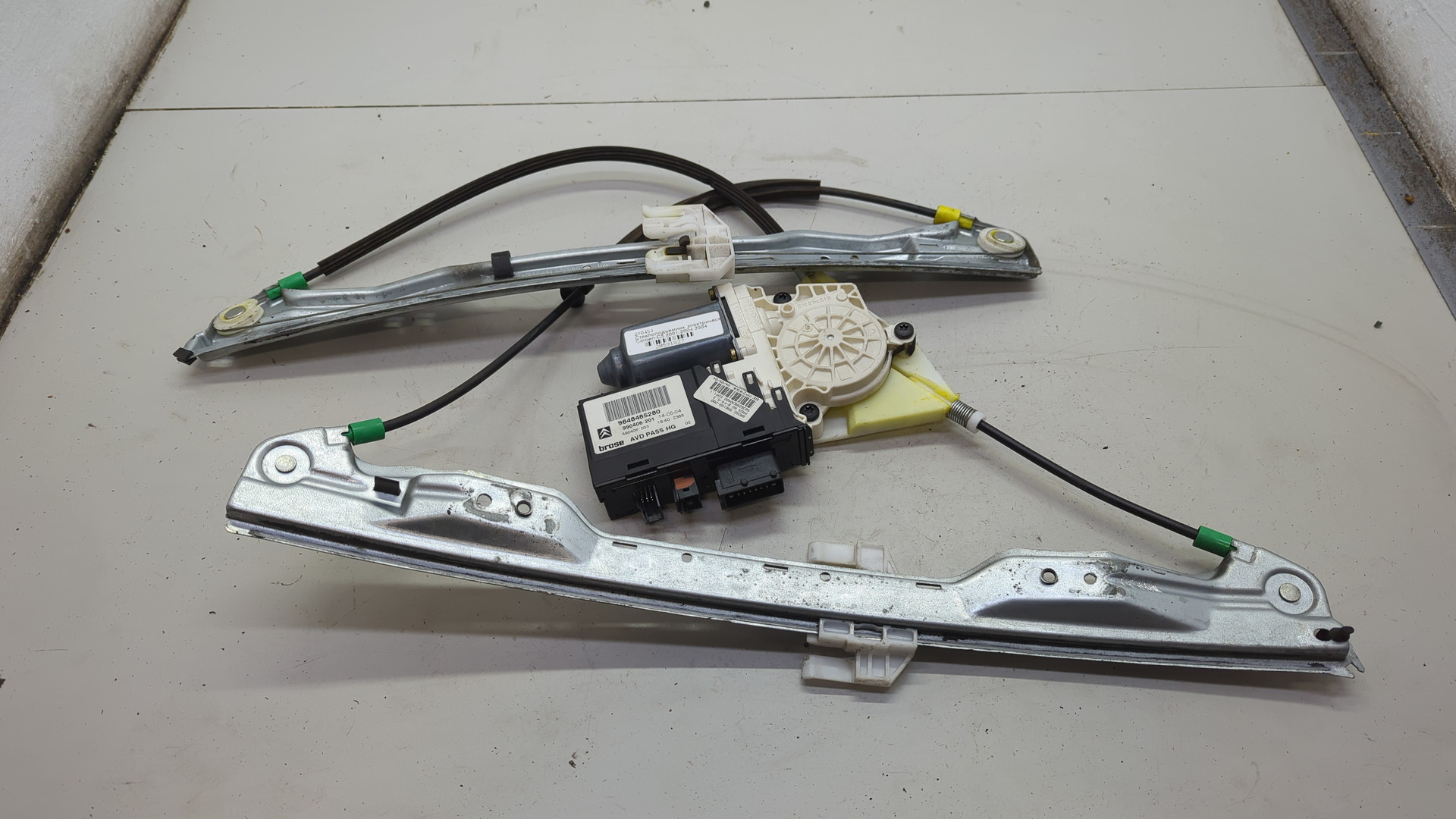 Стеклоподъемник электр. передний правый