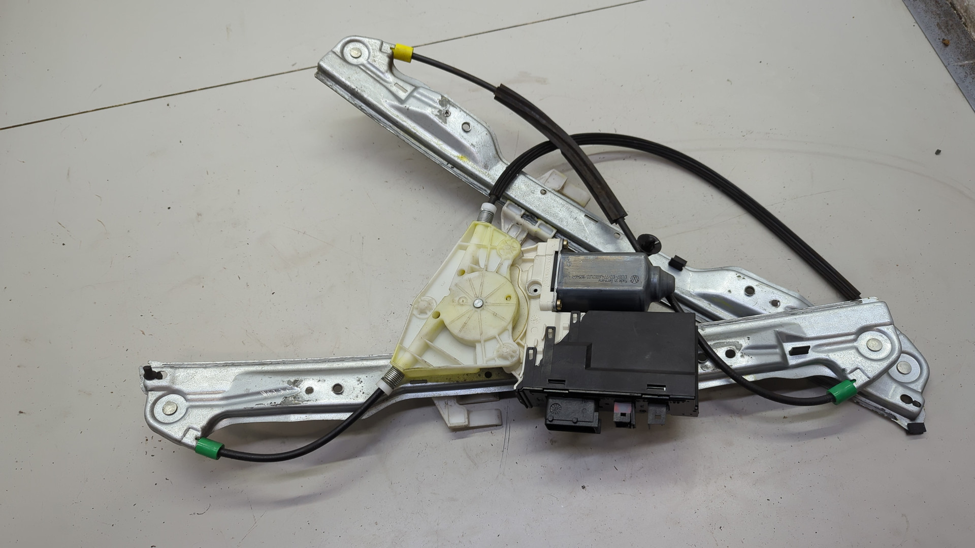 Стеклоподъемник электр. передний правый