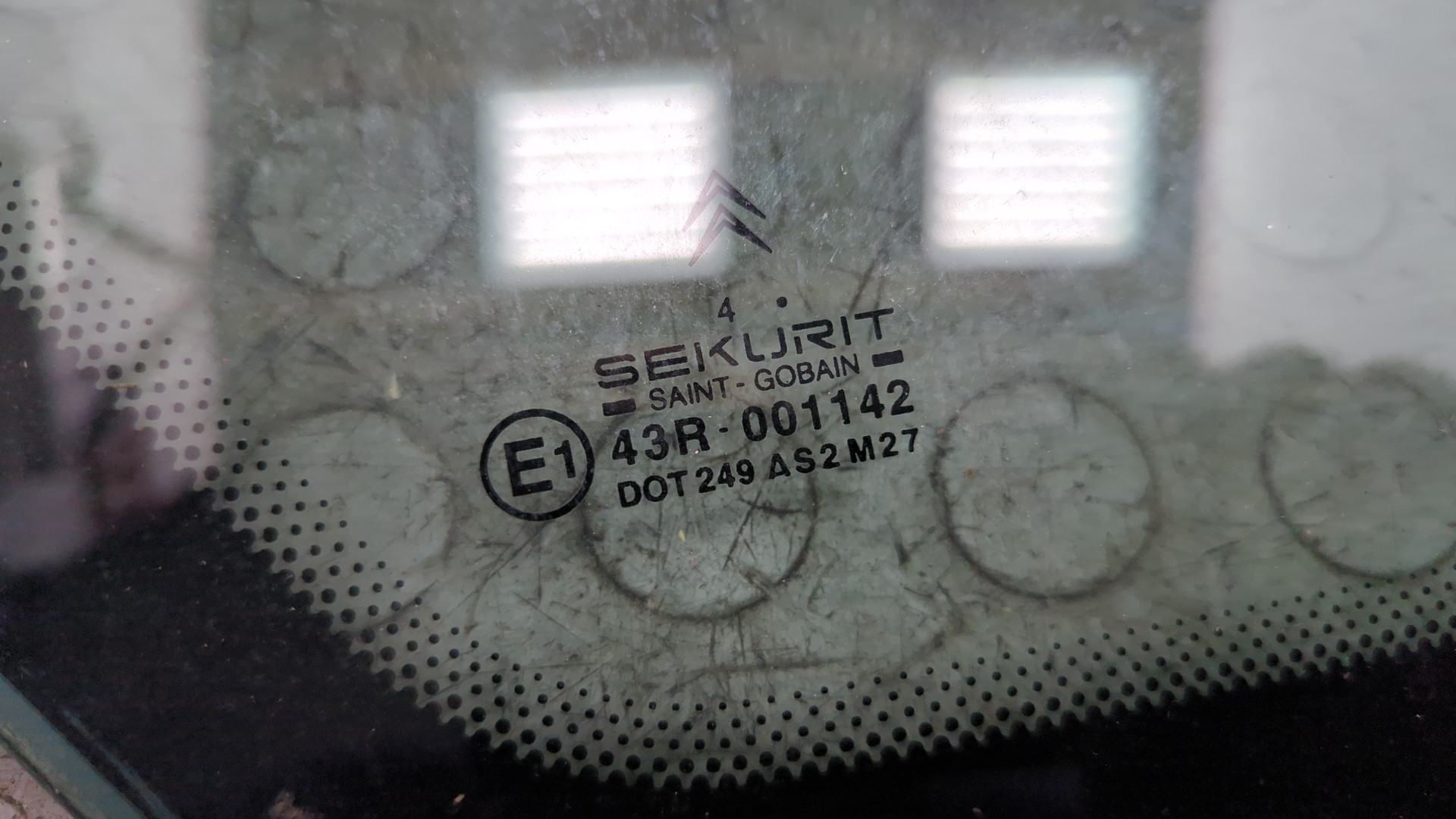 Стекло кузовное глухое правое