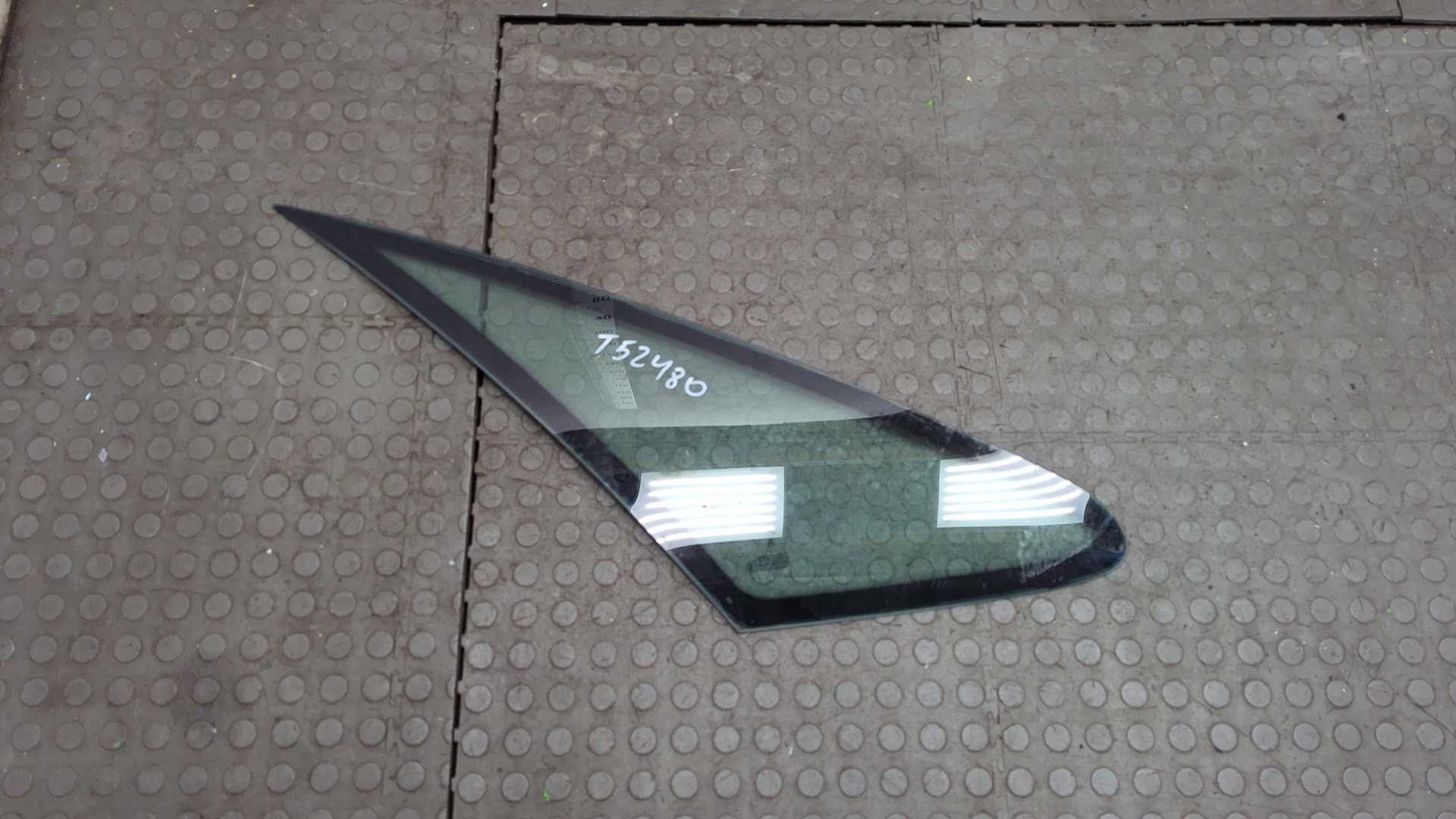 Стекло кузовное глухое правое