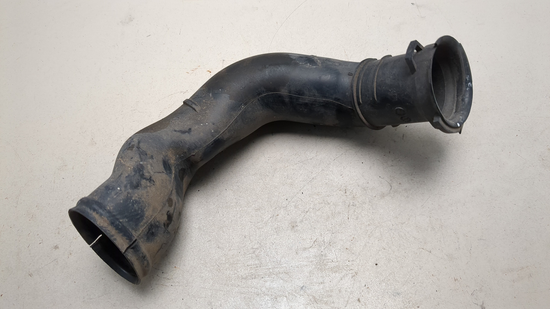 Патрубок воздушного фильтра