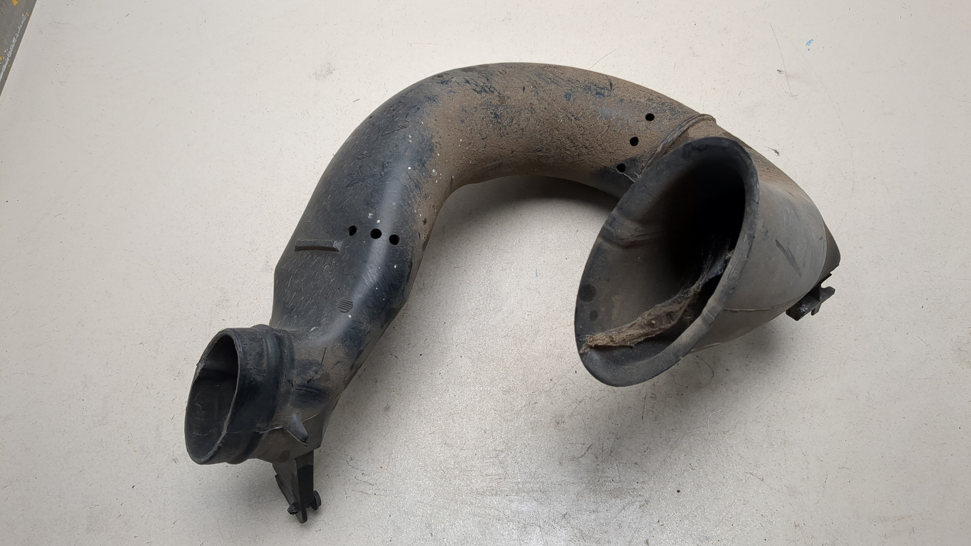 Патрубок воздушного фильтра