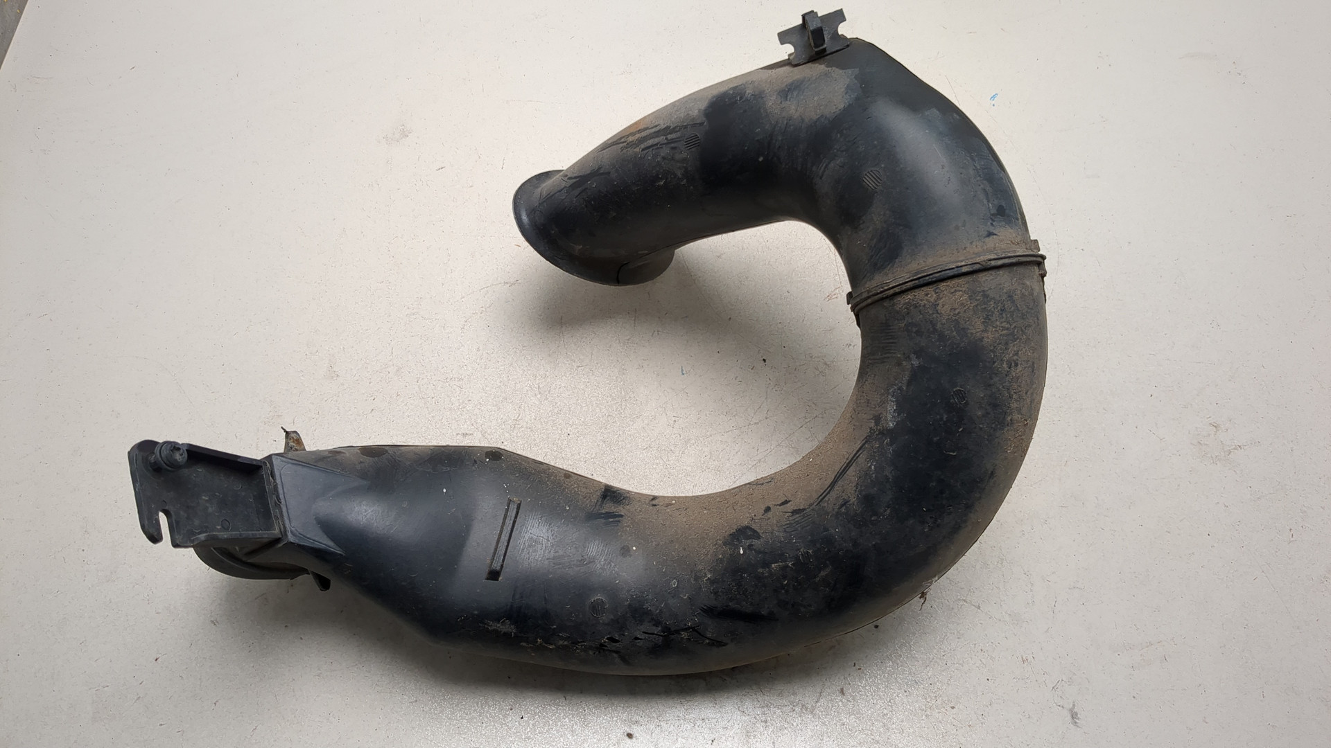 Патрубок воздушного фильтра