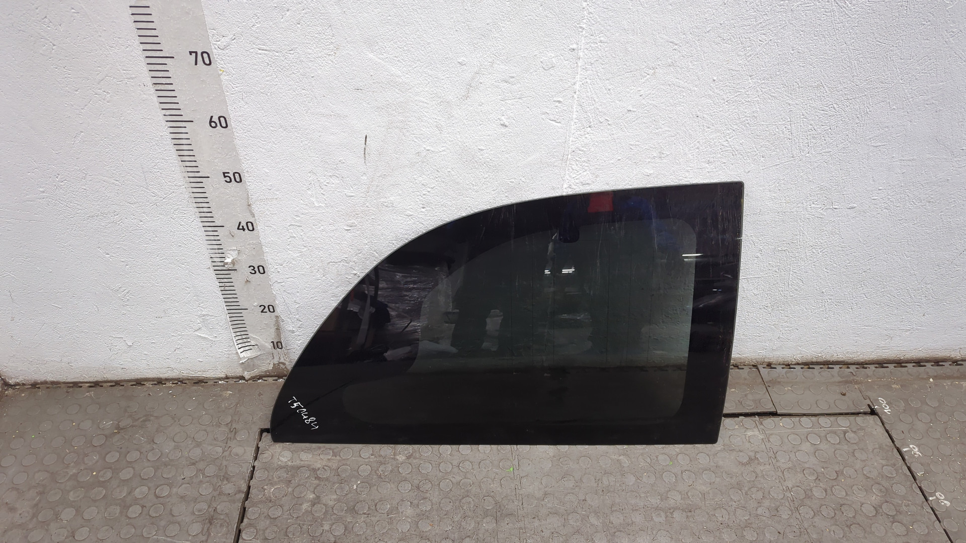 Стекло кузовное глухое правое