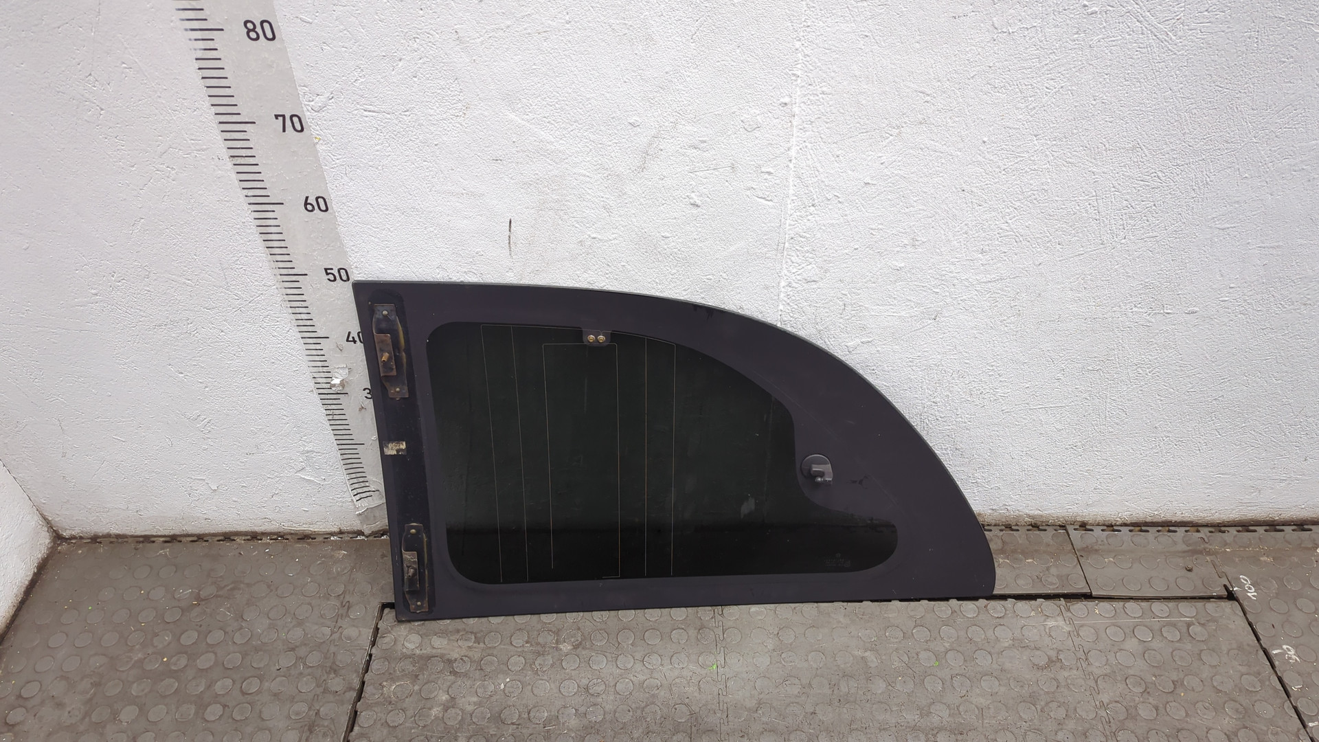 Стекло кузовное глухое правое