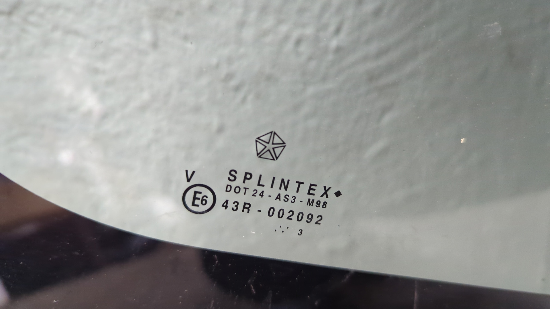 Стекло кузовное глухое правое