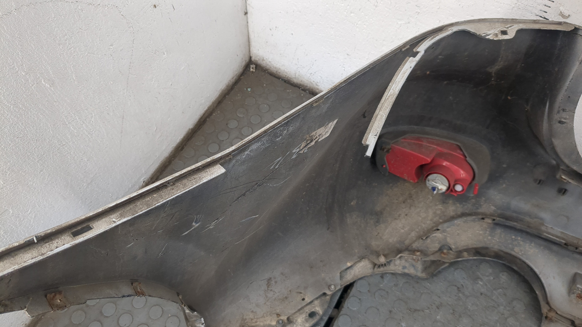 Бампер задний