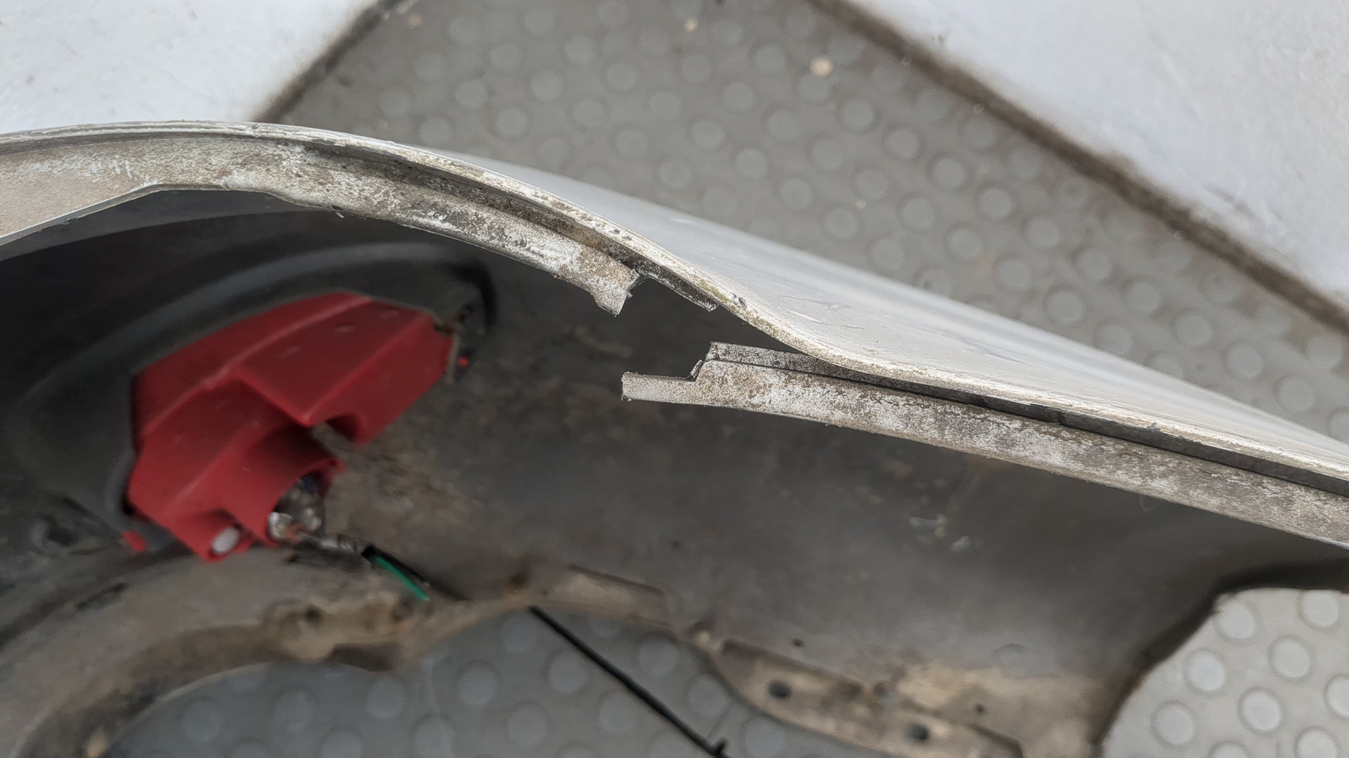 Бампер задний