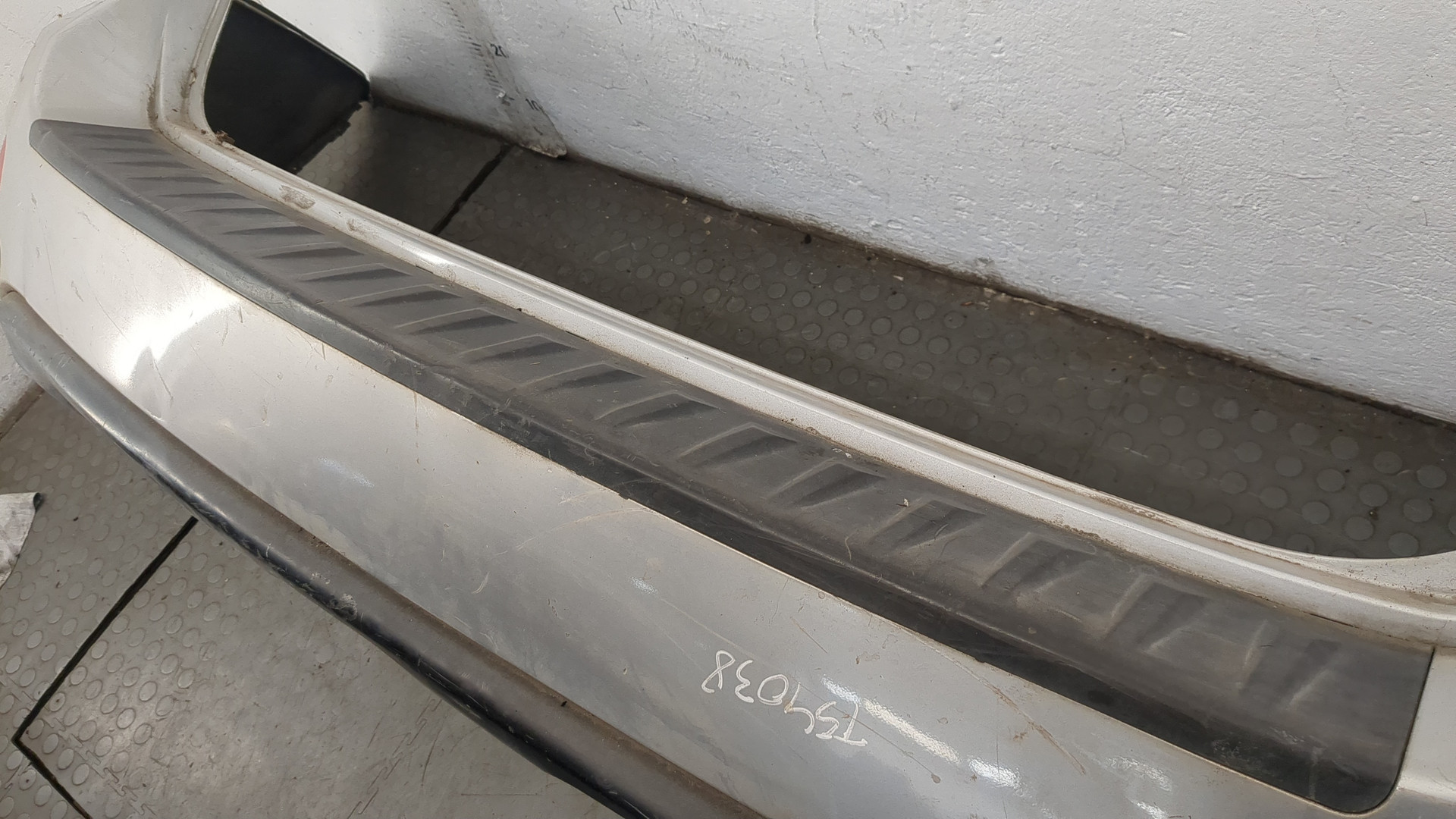 Бампер задний